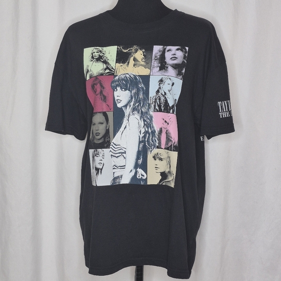Taylor Swift The Eras Tour Black T-Shirt - Size M - Picture 2 of 9